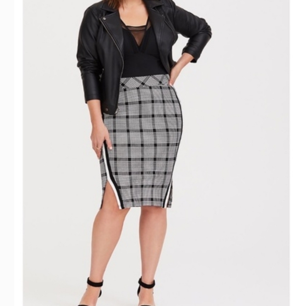 Torrid Houndstooth Plaid Ponte Skirt 5